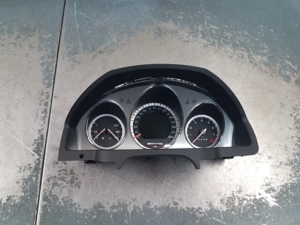 Mercedes Benz AMG C 63 2008 calibre clúster #9566 K2 Foto 1 de 4