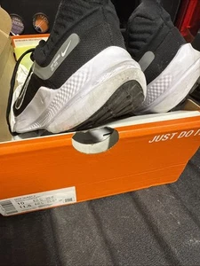 Nike Quest 5 Mens Size 10 Black White Athletic Running Sneakers Shoes DD0204-001 - Picture 1 of 6