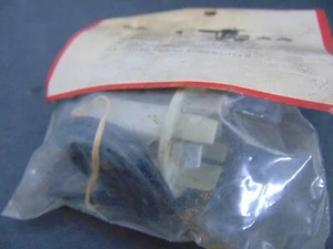 1995 GM Park Tail Stop Turn Signal Light Lamp Bulb Wiring Harness Socket 2570H - Picture 1 of 5