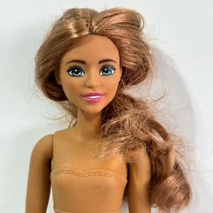 Linda muñeca Barbie Mattel 2022 pelo castaño ojos verdes R44HF HLL21 - Imagen 1 de 11