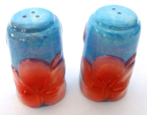 BERMUDA SALZ & PFEFFERSTREUER SET VINTAGE SOUVENIR KERAMIK 3D GEPRÄGTE BLUMEN - Bild 1 von 7