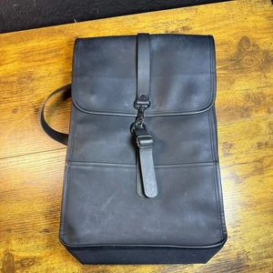 RAINS Rucksack schwarz wasserdicht minimalistisch skandinavisch Designer Rucksack - Bild 1 von 5