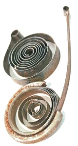 Lote de dos resortes principales de reloj quemados realmente surgieron con el tiempo - Imagen 1 de 4