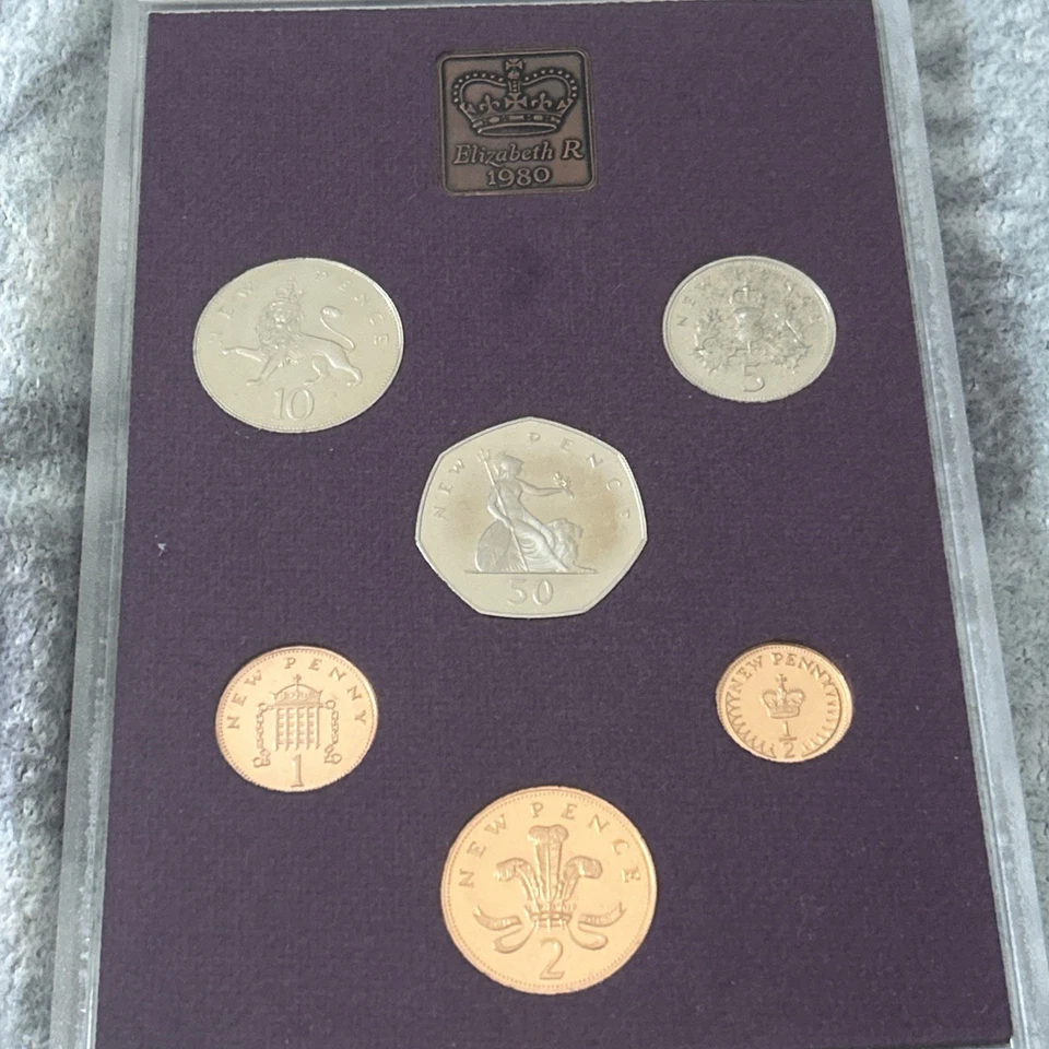 1980  The Coinage of Great Britain and Northern Ireland   - Image 1 of 4