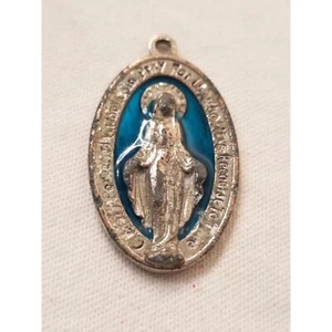 Colgante católico María milagrosa vintage esmalte azul verdoso NOTA - Imagen 1 de 3