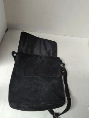 Bolso de hombro APOSTROPHE tamaño mediano negro gamuza borla solapa Foto 1 de 4