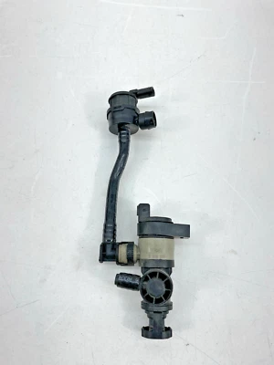 2010 - 2017 BMW 535I GT 3.0L válvula respiradora de vácuo com mangueiras 7618658 fabricante de equipamento original - Imagem 1 de 4