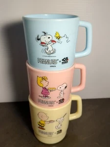 Vintage Tazze di plastica impilabili Peanuts X Kura Sushi Snoopy Charlie Sally Brown - Foto 1 di 13