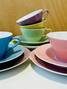 Mid-Century Pastel Daisy Porcelain Coffee Cups & Saucers, Lilien, Austria, 1950s - Picture 1 of 14