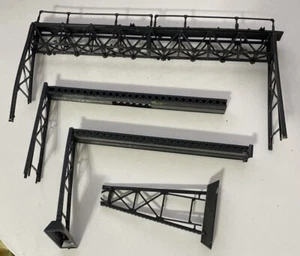 HO Scale City Junction Switch Towers Plastic - Picture 1 of 4