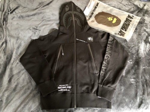 A BATHING APE (BAPE) Felpa con cappuccio per squalo Bape media nuova di zecca! DEADSTOCK! Nero super cool raro!
