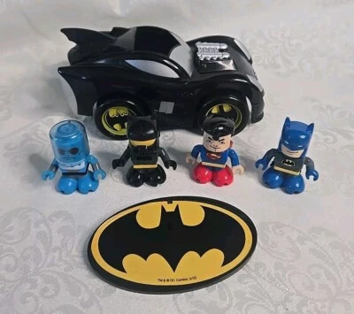 Batimóvil Fisher-Price 2008 6", con dos Batman, Superman y Freeze  Foto 1 de 4