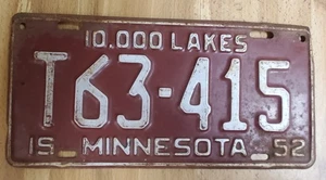 Placa de matrícula roja vintage Minnesota 1952 10.000 Lakes MN T63-415 - Imagen 1 de 2