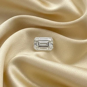 Certified Lab Grown Diamond, 2.29ct, H, SI1, Emerald Cut - Picture 1 of 5