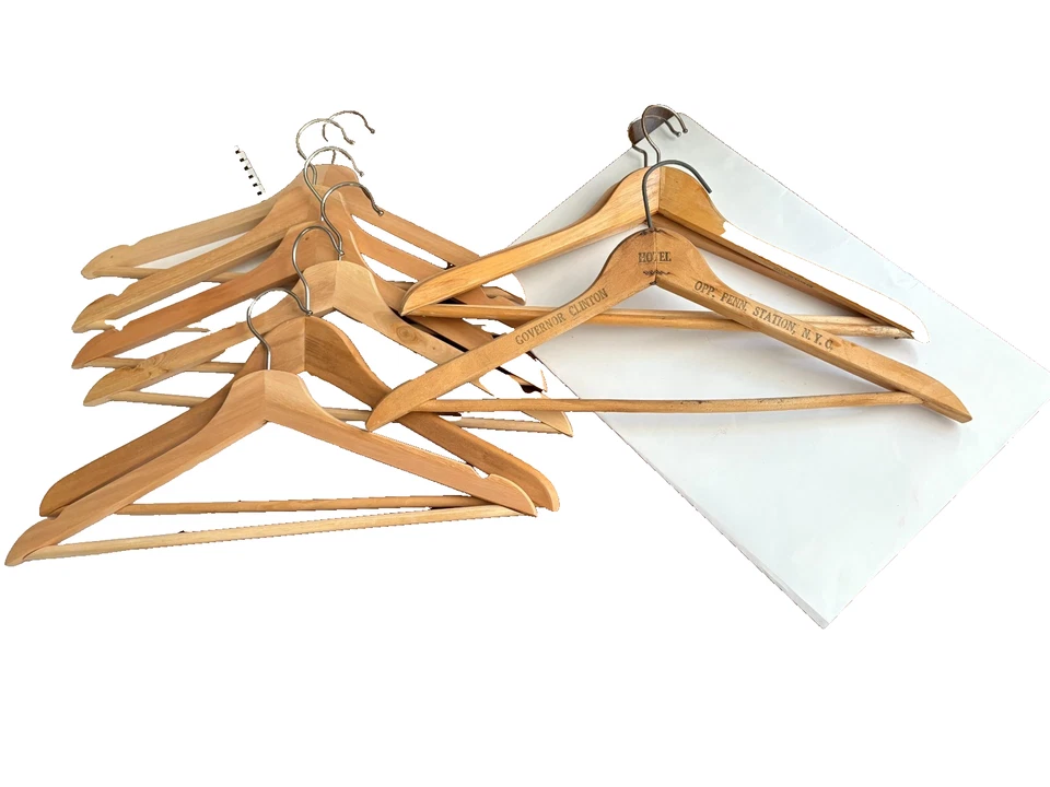 Lote de 9 perchas de madera vintage para trajes Foto 1 de 4