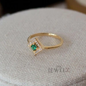 14K Gold VS/F-G Diamond And May Birthstone Emerald Minimalist Ring - Picture 1 of 5
