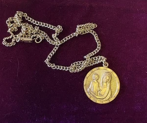 Vintage Germany Madonna & Kind goldfarben religiös Anhänger Halskette - Bild 1 von 2