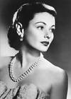 Tierney, Gene Actress, USA Portrait, with pearl necklace 1953 Old Photo