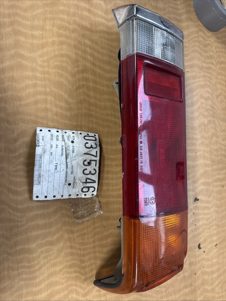 Luz trasera derecha Subaru GL 1984 fabricante de equipos originales Foto 1 de 4