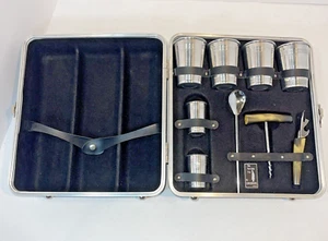 Vintage 1960s 'The Portable Pub' by Londonaire Ltd. Travel Liquor Whiskey Kit - Picture 1 of 8