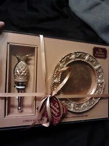 Bombay Company 2 pc wine stopper and coaster set, gold, resin, pineapple, NEW