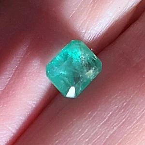 EMERALD .89 CT NATURAL COLOMBIAN EMERALD LOOSE STONE GEMSTONE   7 X 5 mm - Picture 1 of 8