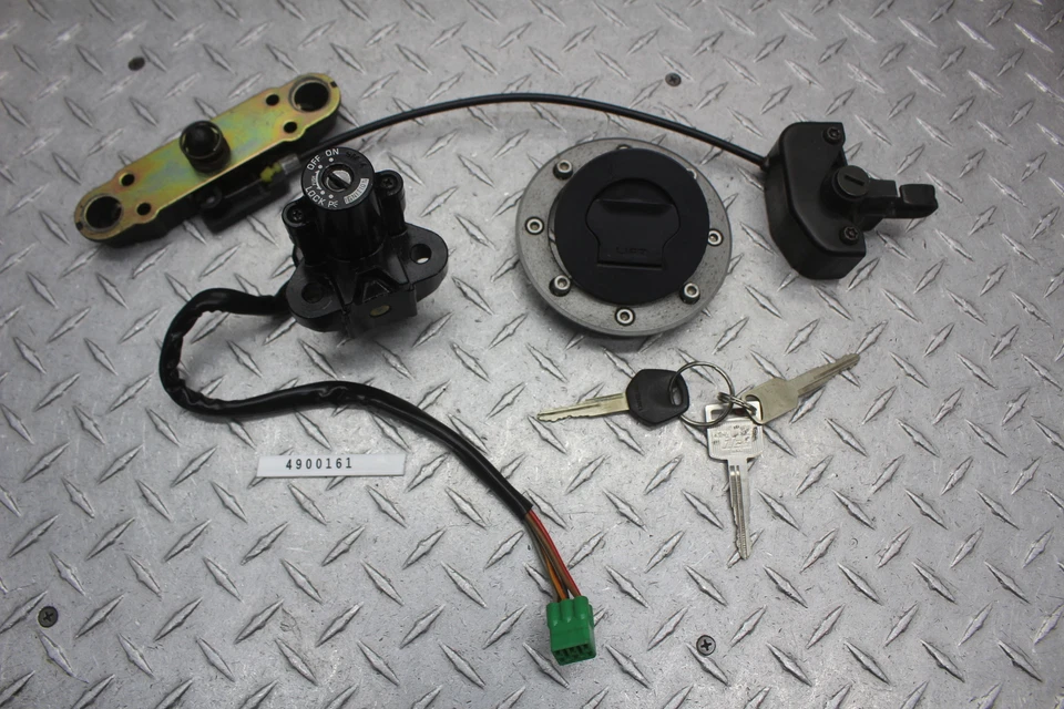 SUZUKI BANDIT 1200 GSF1200S 1997 JUEGO DE LLAVES DE ENCENDIDO 37103-3361 (3 LLAVES) Foto 1 de 4