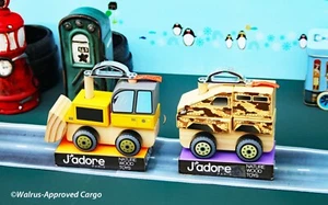 J’ADORE PARIS BULLDOZER Y CAMIÓN MILITAR JUGUETES DE MADERA -NUEVO CON ETIQUETAS- PON LA DIVERSIÓN RODANDO - Imagen 1 de 15