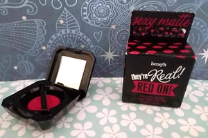 BENEFIT THEY'RE REAL! RED ON! SEXY MATTE LIP COLOR 1.2G - Picture 1 of 1