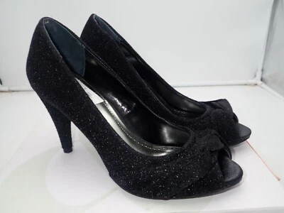 Bomba de tacón alto Style & Co. Kathryn negra brillante punta abierta EE. UU. 6 Foto 1 de 4