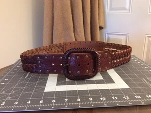 Brauner breiter geflochtener Gürtel Kieselleder mit umwickelter Schnalle und Metallnieten Gr. L - Bild 1 von 9