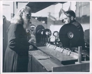 1950 Press Photo Dr Nicholas Alexander With Monk in Monastery Laboratory - Picture 1 of 2