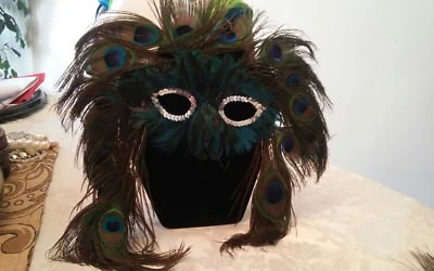 Peacock feather Masquerade mask - Image 1 of 3