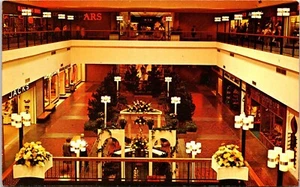 Postcard Midland Mall Shopping Center Interior Rhode Island D154 - Imagen 1 de 2