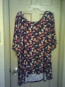 Ladies LuLaRoe Brand Top, Size 2XL. Short Sleeves, scoop neck, Navy floral Print - Picture 1 of 2