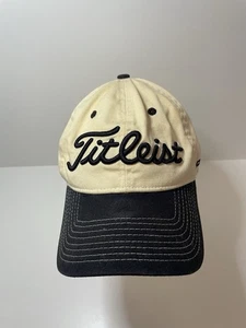 Cappello Titleist FJ Pro V1 regolabile beige/nero usato  - Foto 1 di 7