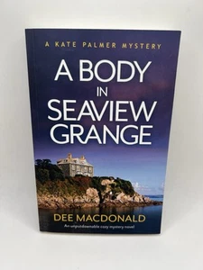 Body in Seaview Grange von Dee MacDonald (2020, Trade Paperback) - Bild 1 von 3