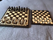 STUPENDA SCACCHIERA E SCACCHI IN LEGNO - NUOVA!!! PIÙ DAMA