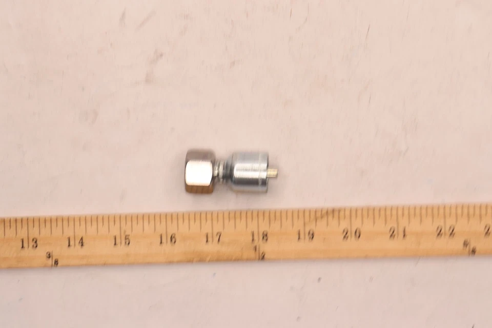 (10-Pk) Montaje de manguera de crimpado Parker manguera de 1/4" X M18X1,5 10 mm 1CP943-10-4 Foto 1 de 3