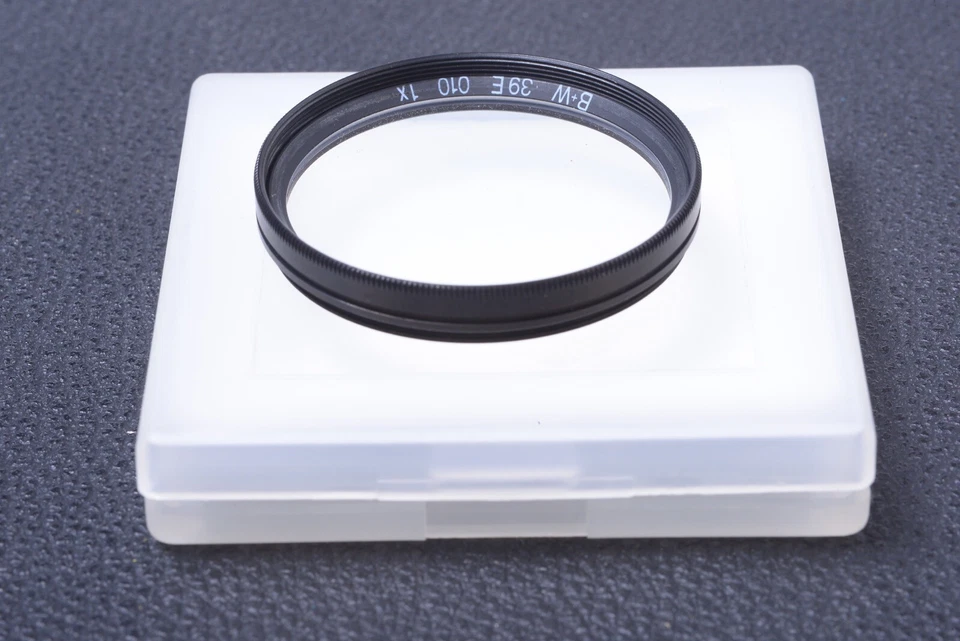 ✅ B & W SCHNEIDER UV 010 39MM FILTER GENUINE LENS OR CAMERA SCREW W/KEEPER 112-2 - Image 1 of 2