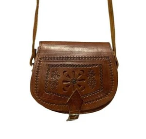 VTG 60S 70S REDDISH BROWN FOLK BOHO EMBOSSED GEOMETRIC BUCKLE CROSS BODY BAG - Picture 1 of 5