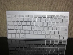 Apple A1314 Wireless Keyboard Bluetooth 2009 - Picture 1 of 14