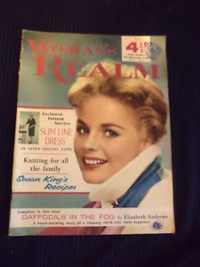 WOMAN'S REALM MAGAZINE old vintage ORIGINAL 1960S feb 13 1960 CRAFTS cookery - Picture 1 of 4