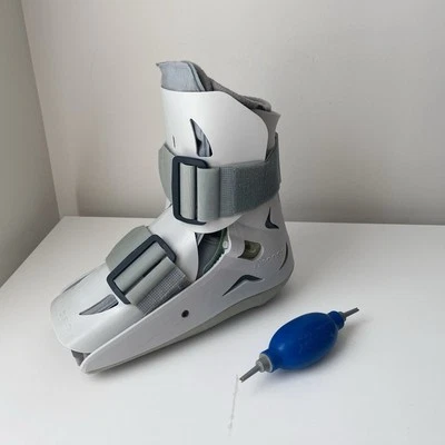 Aircast SP Walker Boot Short Pneumatic Small 01A- S Brace Walking Boot with Pump - Imagem 1 de 4