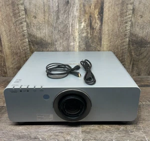 Panasonic PT-D5000US Projector 5000 Lumens HDMI - Picture 1 of 8