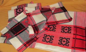 Belle Tablecloth 148x200cm Rectangular 7 Towels 51x48cm Red And Black IN Dralon - Picture 1 of 5