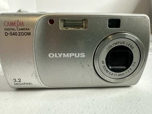Olympus Camedia D-540 ZOOM 3,2MP fotocamera digitale compatta argento testata funzionante - Foto 1 di 8
