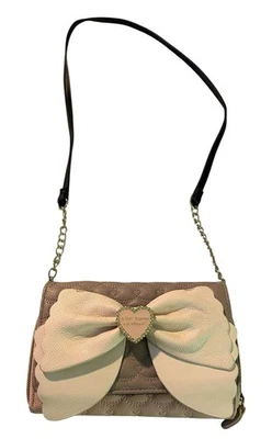 Bolso de mano bandolera Betsey Johnson con lazo Foto 1 de 3