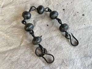 ANTIGUA CADENA DE BOLAS DE LINTERNA/LÁMPARA DE ÉPOCA MOGHAL DE HIERRO FORJADO A MANO Y GANCHO COLGANTE - Imagen 1 de 13