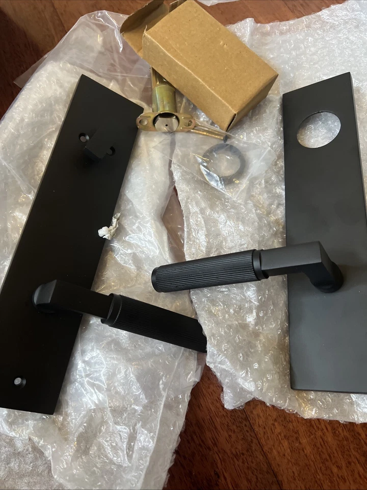 Herrajes exclusivos - Juego de puerta de entrada de latón satcher - Manija de palanca - Mano izquierda Foto 1 de 4